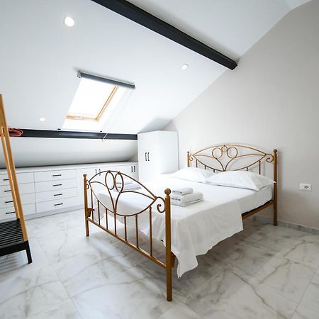 City Center Hideout - Studio Apartment Тирана Екстериор снимка