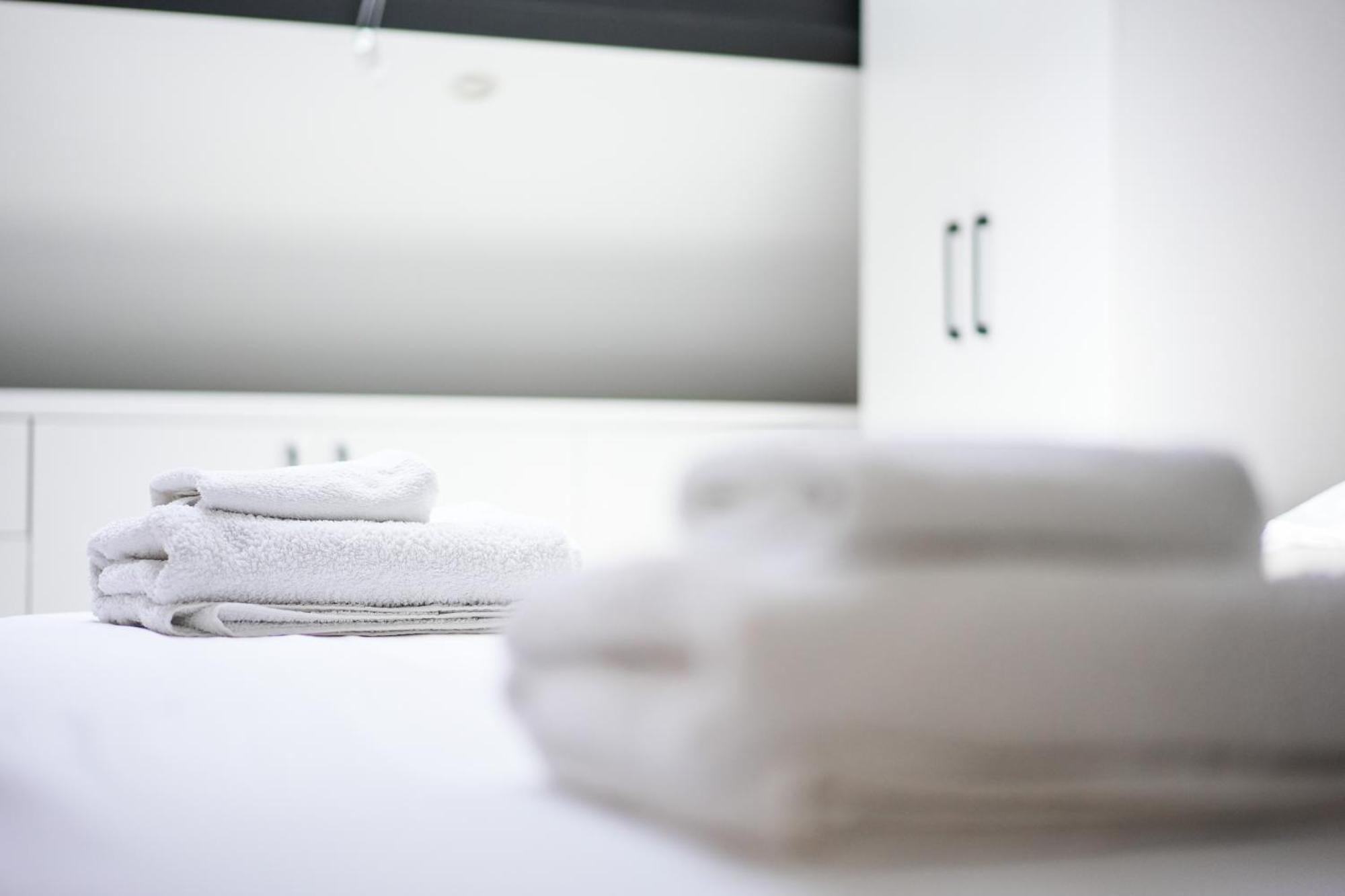 City Center Hideout - Studio Apartment Тирана Екстериор снимка