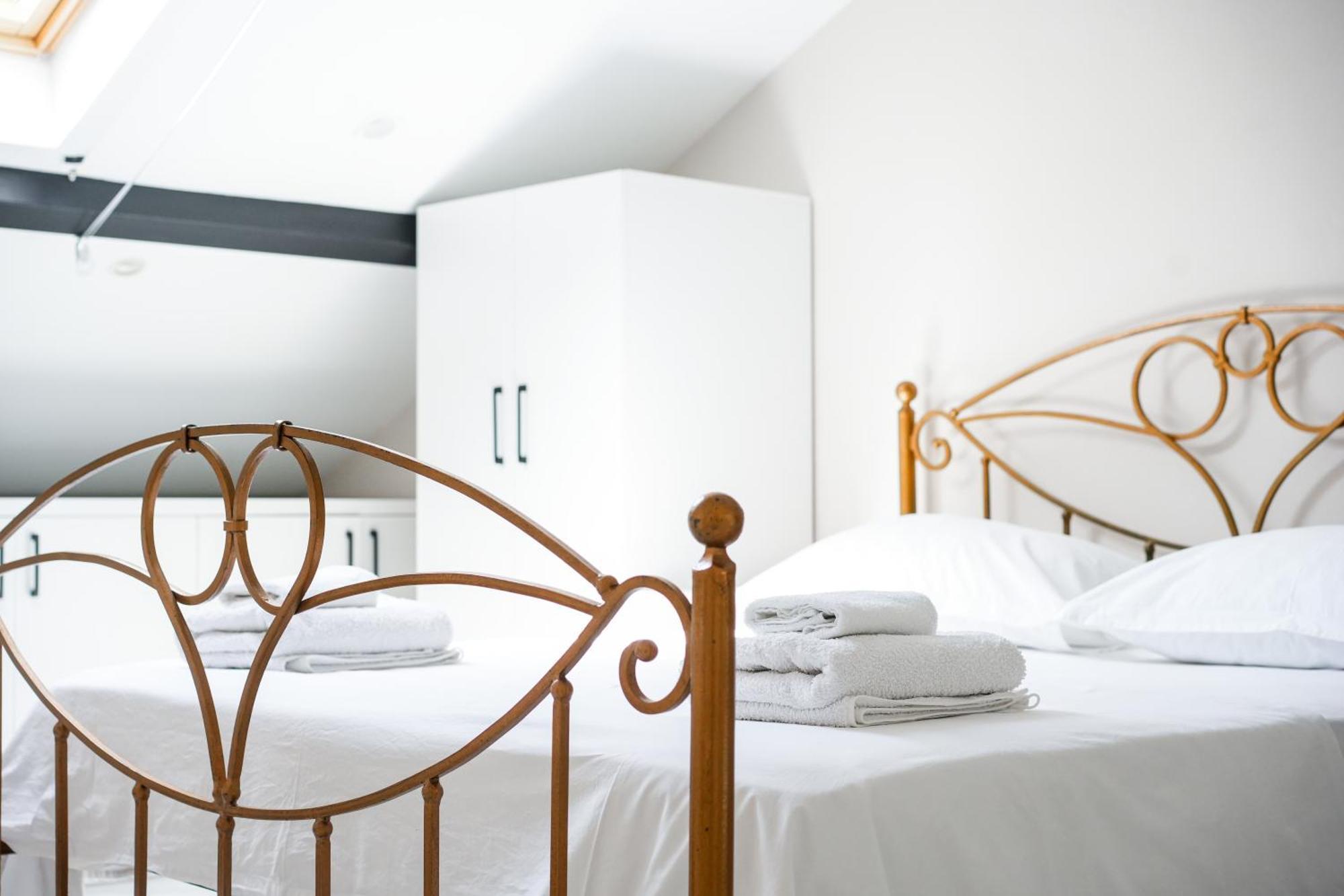 City Center Hideout - Studio Apartment Тирана Екстериор снимка