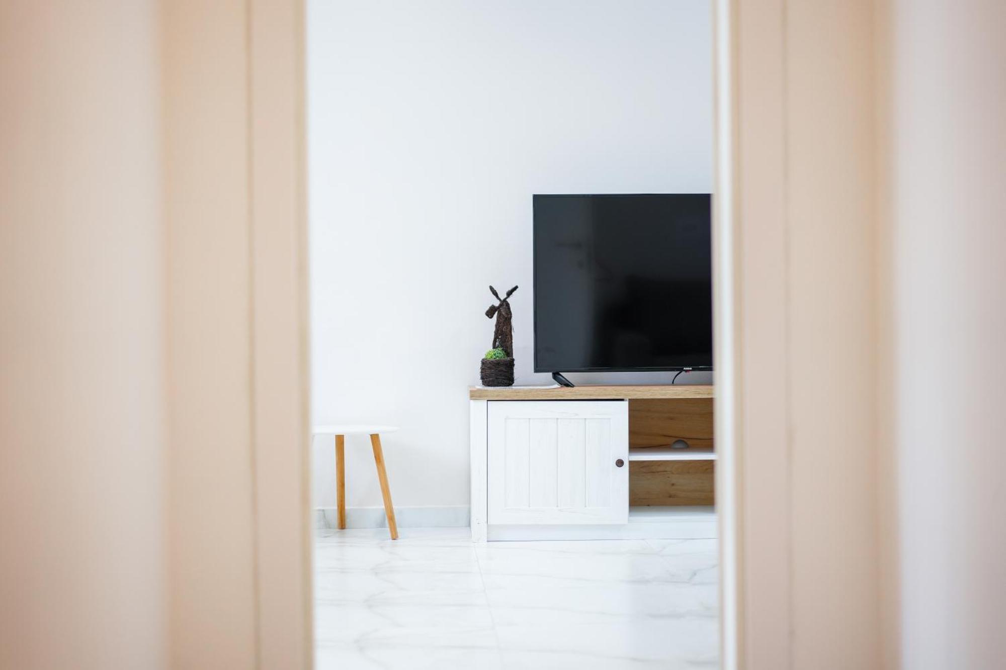 City Center Hideout - Studio Apartment Тирана Екстериор снимка