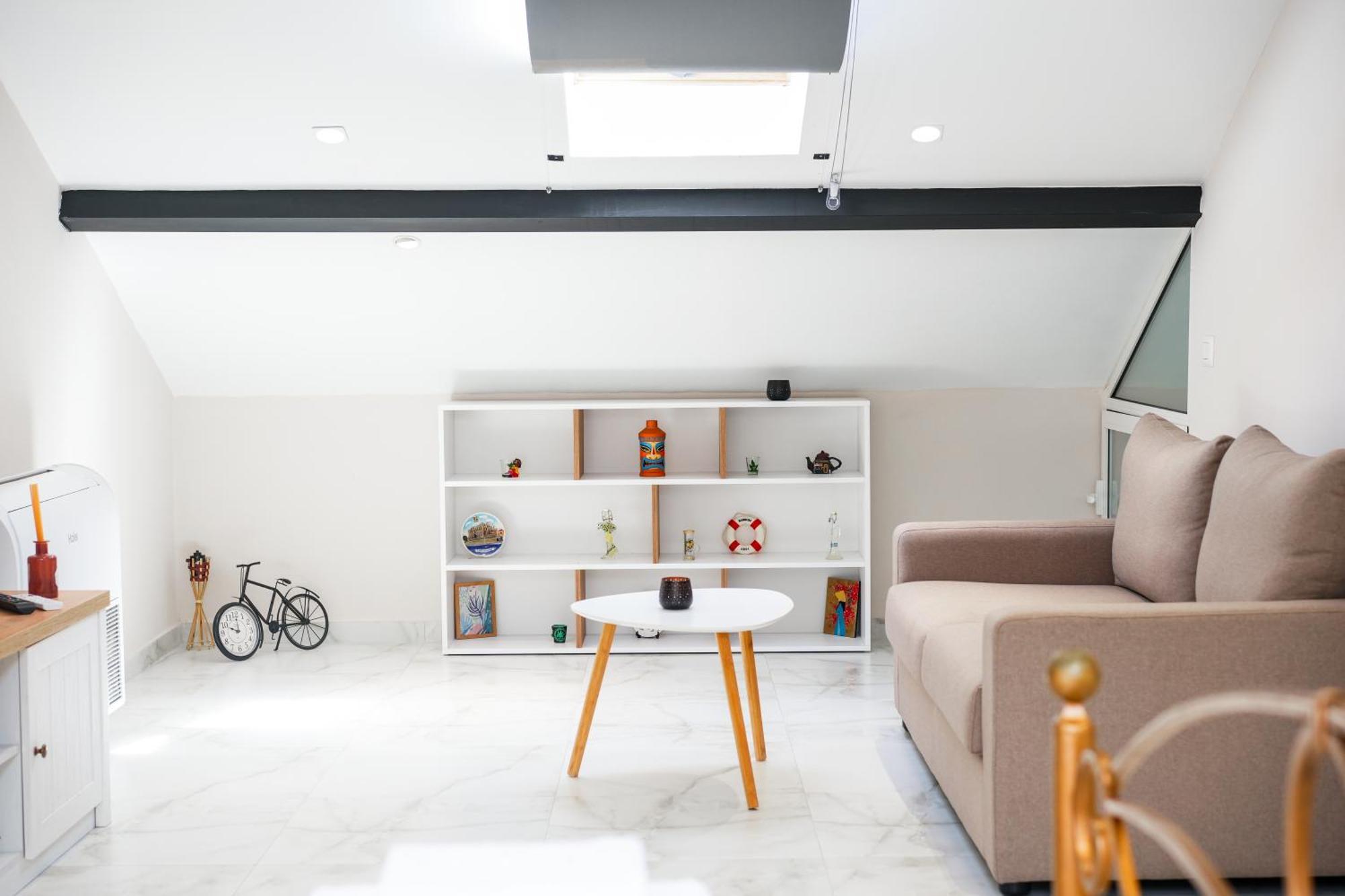 City Center Hideout - Studio Apartment Тирана Екстериор снимка