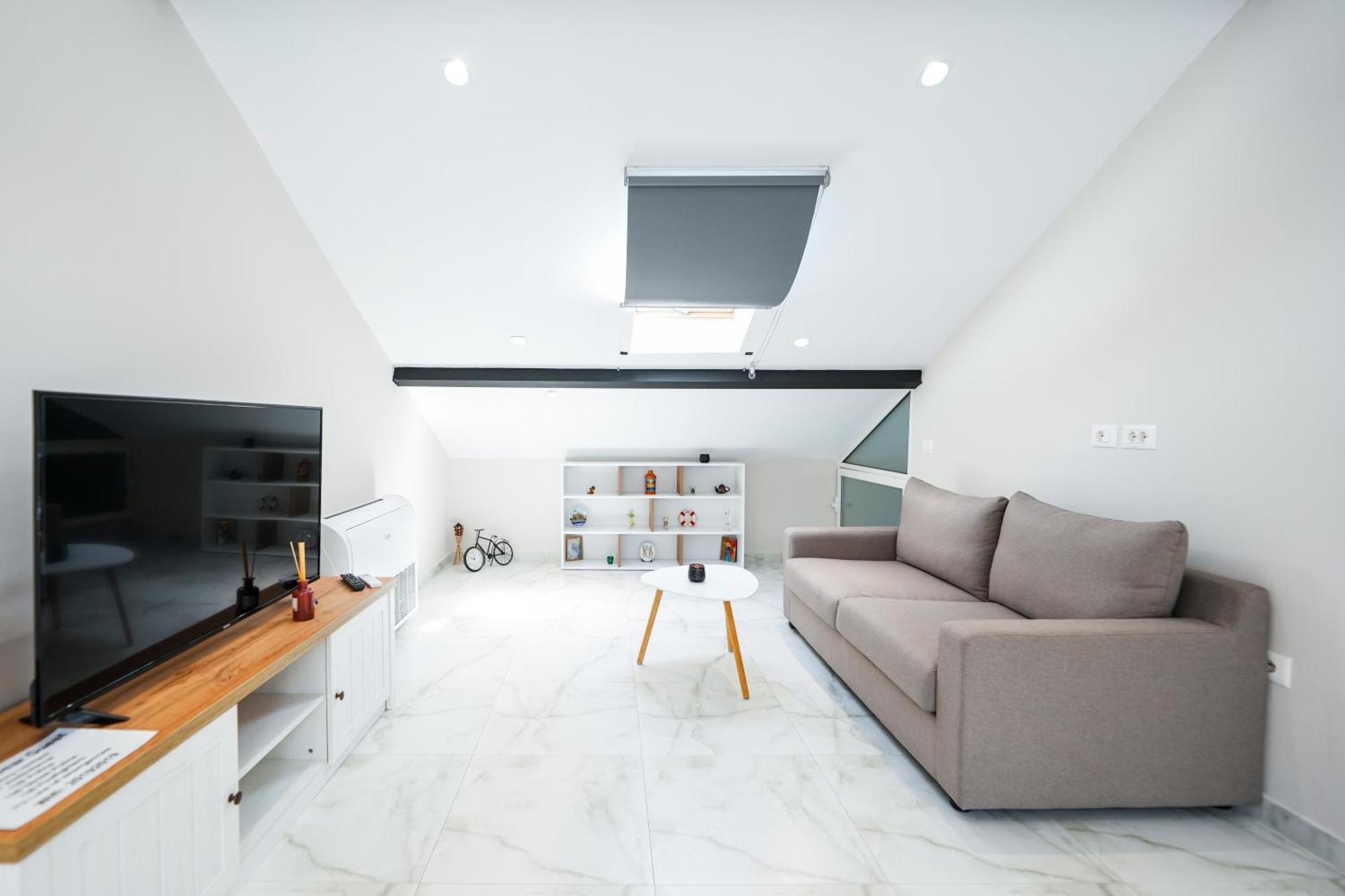 City Center Hideout - Studio Apartment Тирана Екстериор снимка