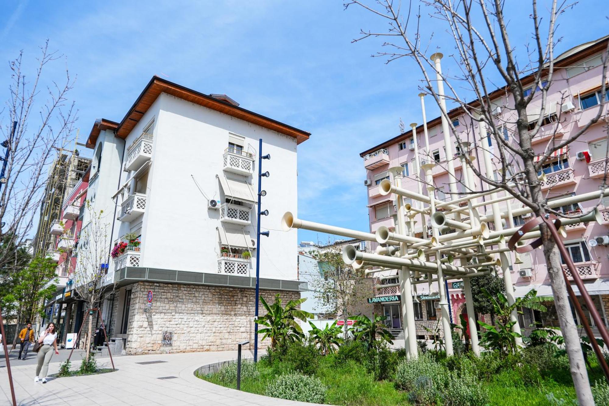 City Center Hideout - Studio Apartment Тирана Екстериор снимка